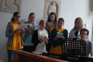 Danke schön an unseren spontanen Chor vom KLJB Diözesanverband Augsburg! — at Kirche St.nikolaus.